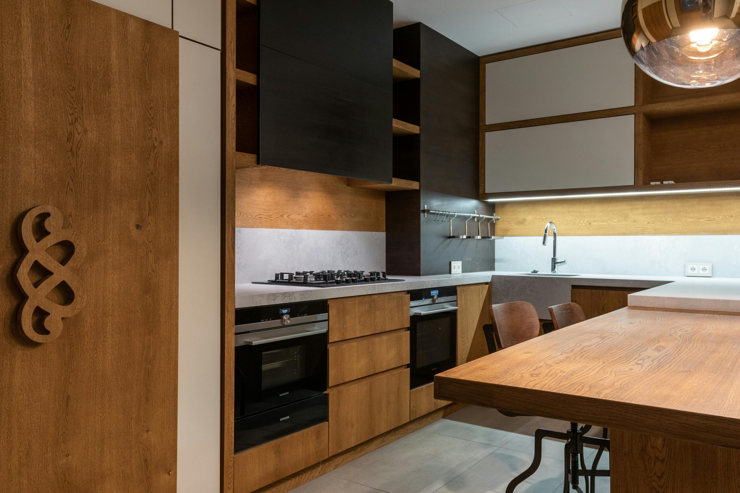 Warm wooden U-shaped kitchen